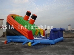 Diapositiva titánica gigante inflable