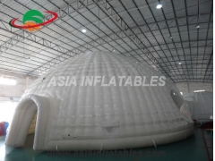 Carpa inflable con túnel.