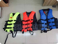 New Styles Inflatable Water Park Life Vest Wearable with wholesale price