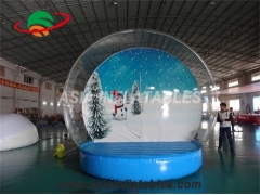 Bola inflable de la demostración de la Navidad