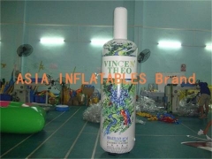 Botella de 3m que hace publicidad del modelo de la botella