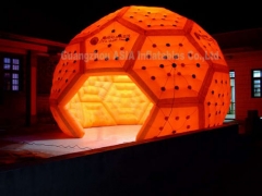 Bóveda inflable de la forma del balompié