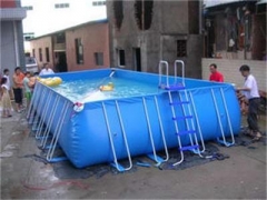 Patio trasero marco de metal piscina