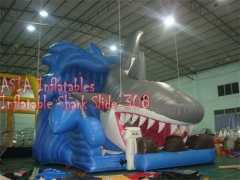 Tobogán inflable gigante