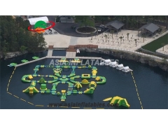 Parque flotante de aventuras acuáticas
