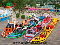 Carrera de obstáculos inflable Beast