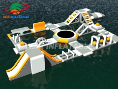 Parque acuático de super tobogán